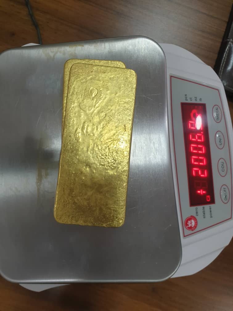 Gold bars on the scale