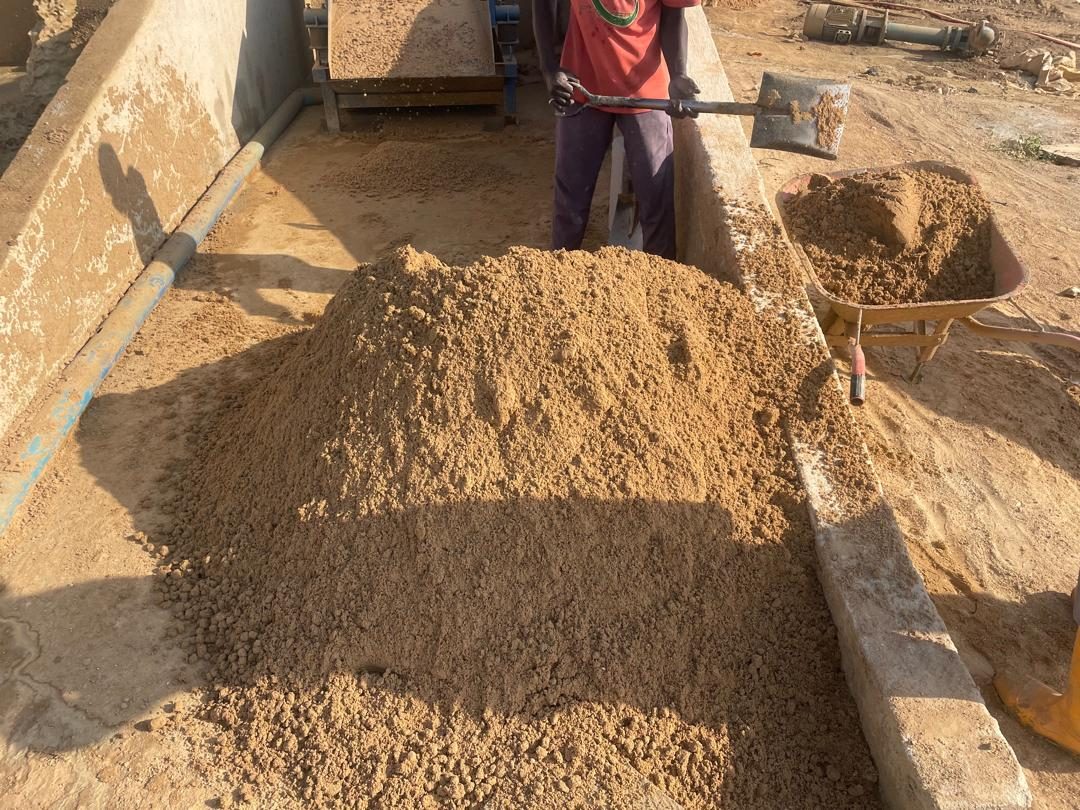 Sieving and washing ore for processing